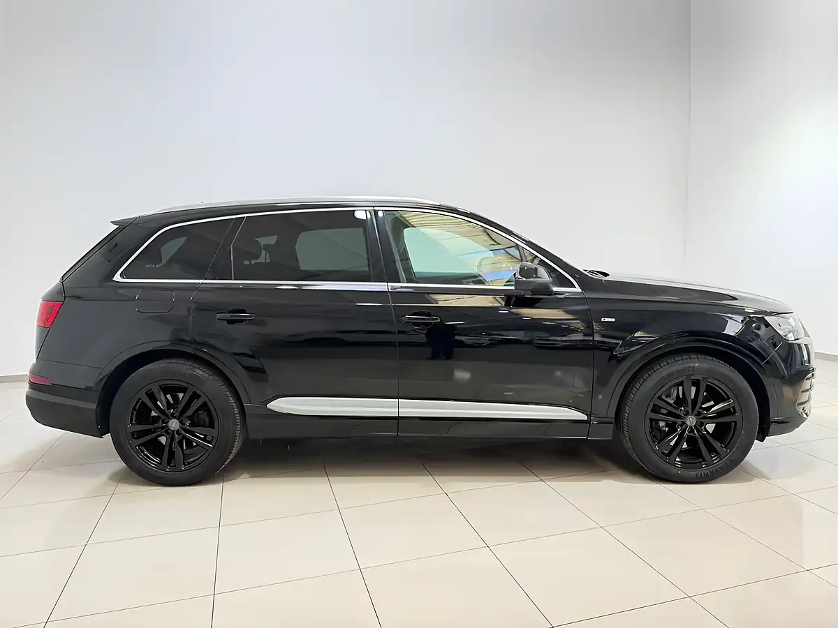 Used 2018 Audi Q7 S Line Black - Interior and Exterior details 12