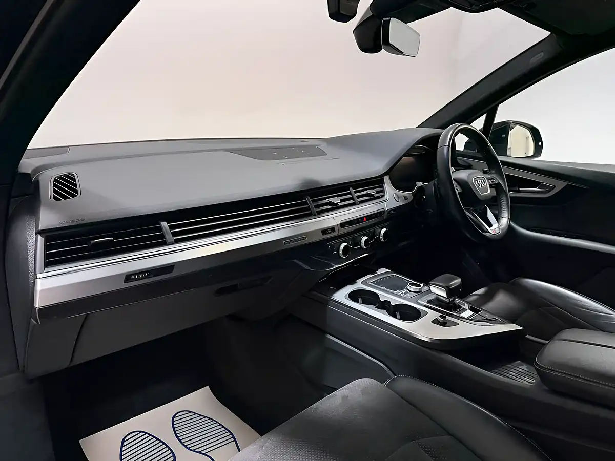 Used 2018 Audi Q7 S Line Black - Interior and Exterior details 16