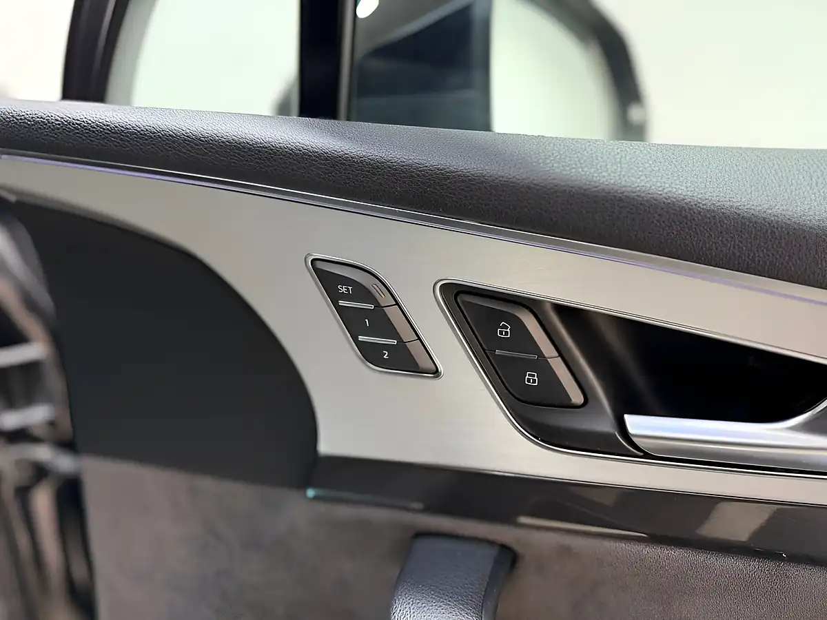 Used 2018 Audi Q7 S Line Black - Interior and Exterior details 18