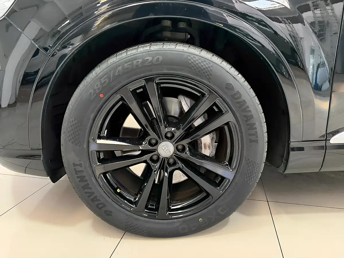 Used 2018 Audi Q7 S Line Black - Interior and Exterior details 6