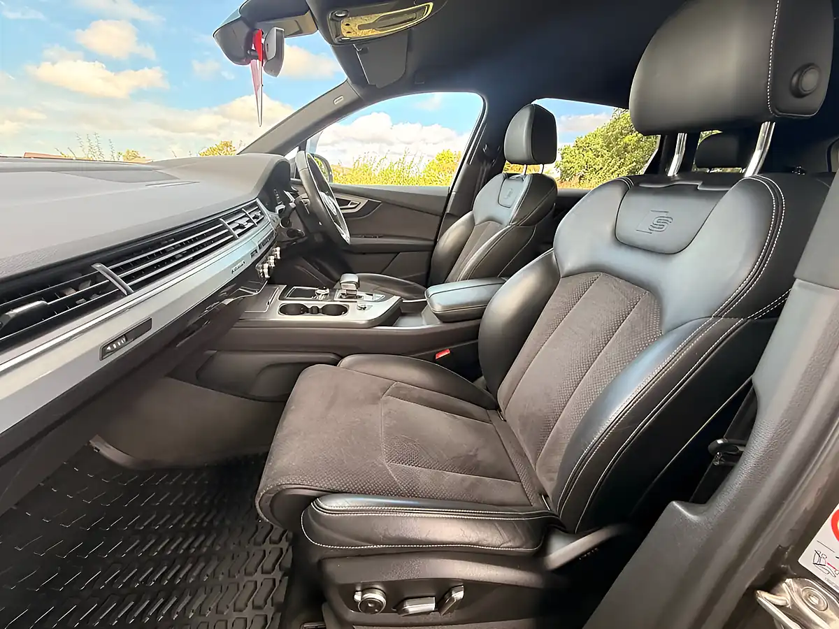 Used 2018 Audi Q7 S Line Grey - Interior and Exterior details 12