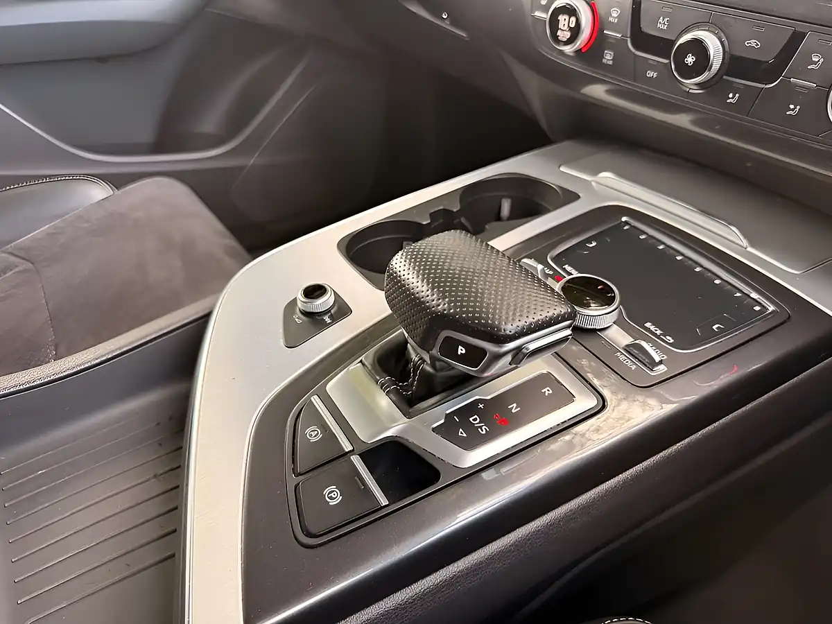 Used 2018 Audi Q7 S Line Grey - Interior and Exterior details 16