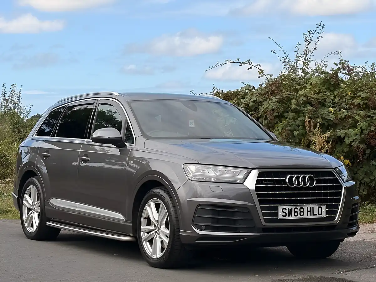 Used 2018 Audi Q7 S Line Grey - Interior and Exterior details 3
