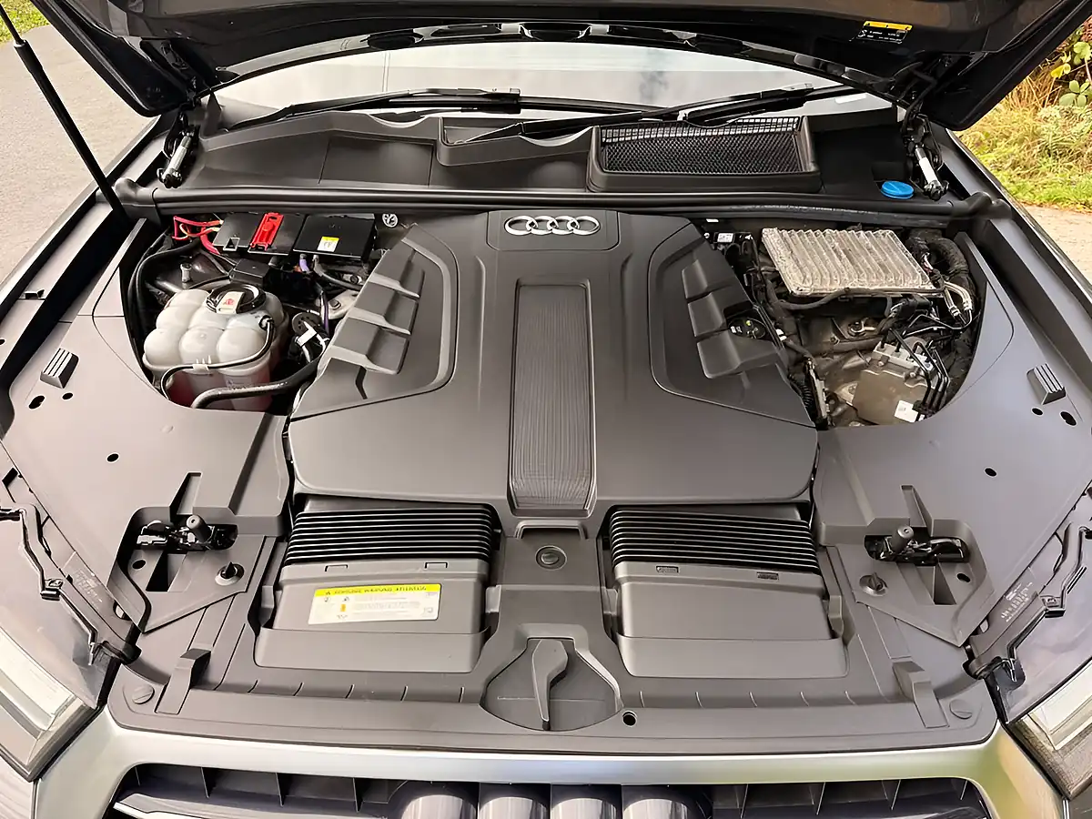 Used 2018 Audi Q7 S Line Grey - Interior and Exterior details 4