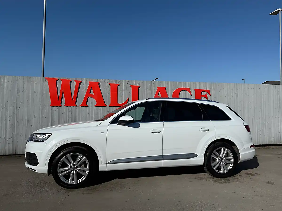 Used 2018 Audi Q7 S Line White - Front View