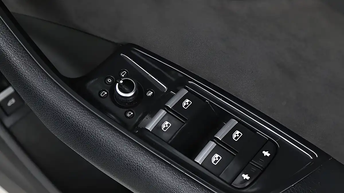 Used 2018 Audi Q7 S Line White - Interior and Exterior details 15