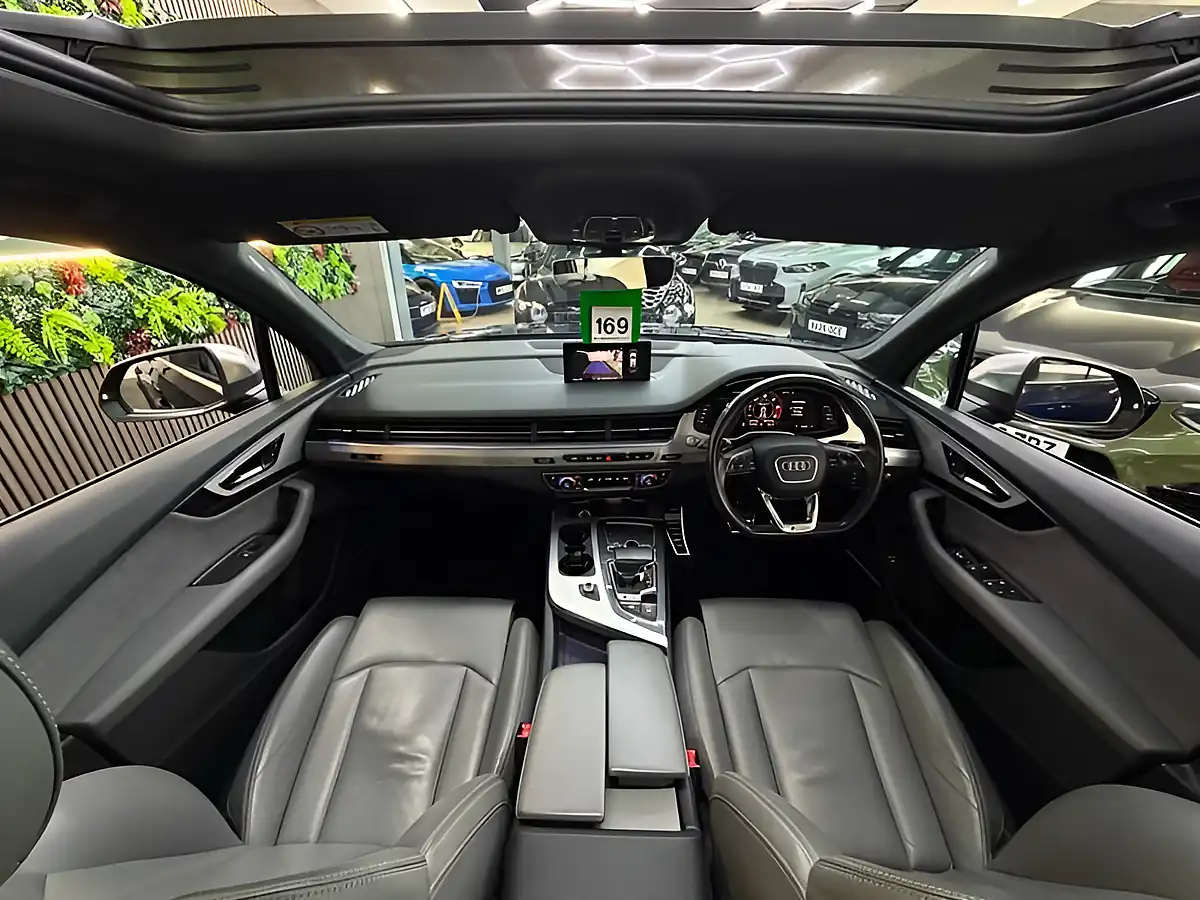 Used 2018 Audi Q7 SQ7 Quattro [4X Services & Huge Spec] Blue - Interior and Exterior details 16