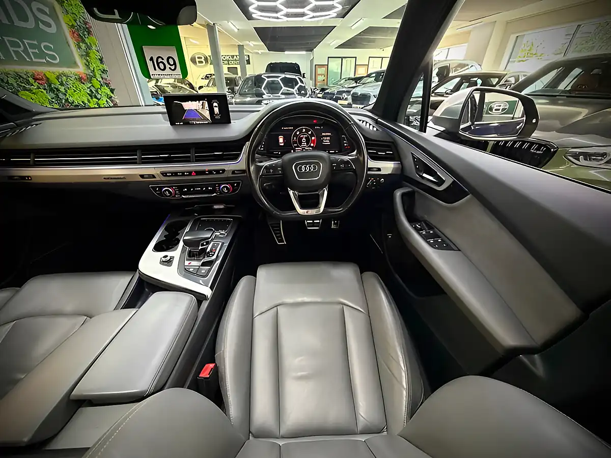 Used 2018 Audi Q7 SQ7 Quattro [4X Services & Huge Spec] Blue - Interior and Exterior details 19