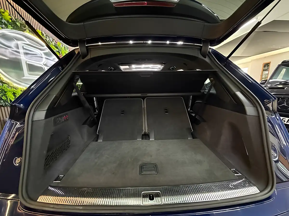 Used 2018 Audi Q7 SQ7 Quattro [4X Services & Huge Spec] Blue - Interior and Exterior details 20