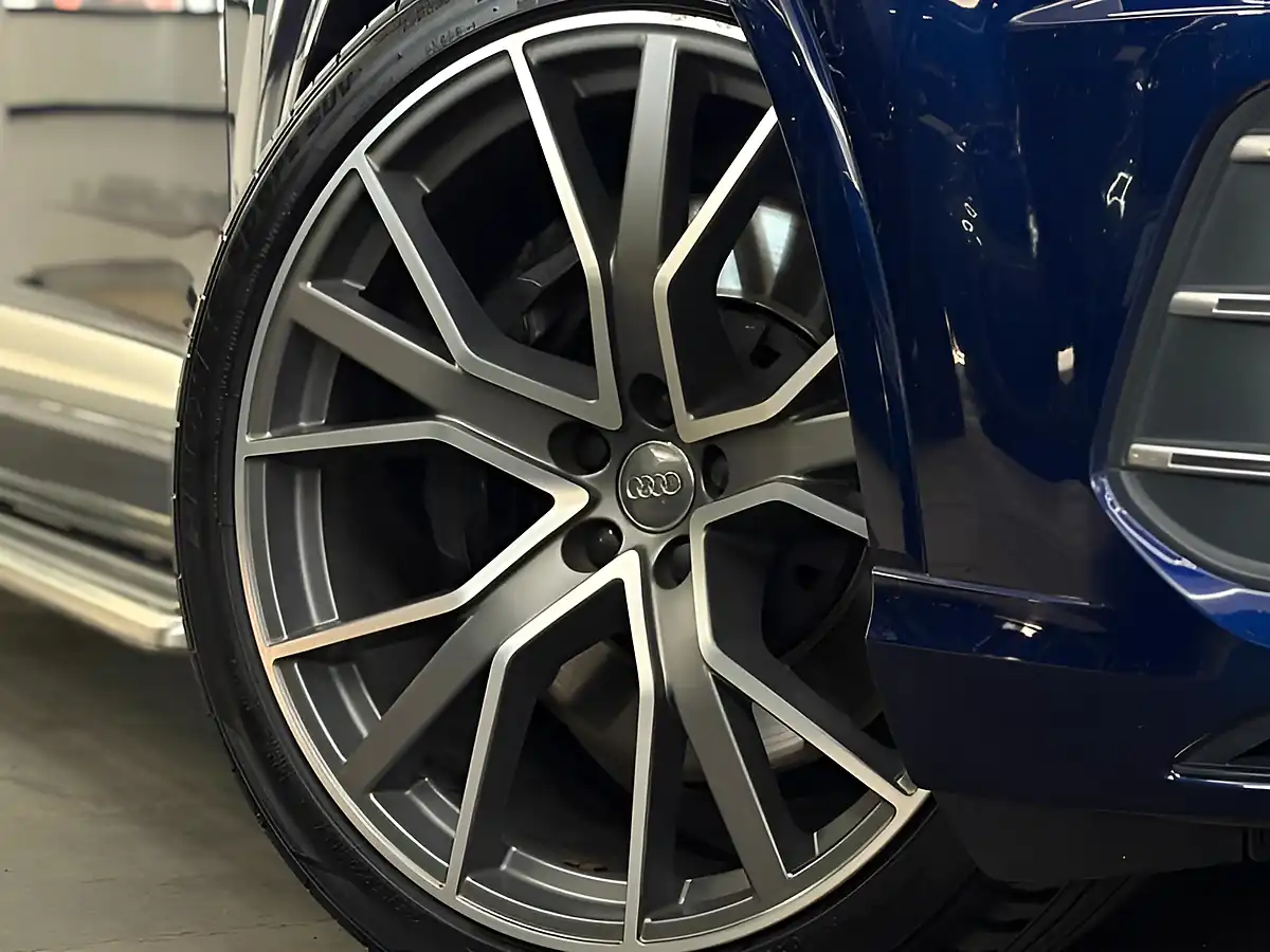 Used 2018 Audi Q7 SQ7 Quattro [4X Services & Huge Spec] Blue - Interior and Exterior details 5