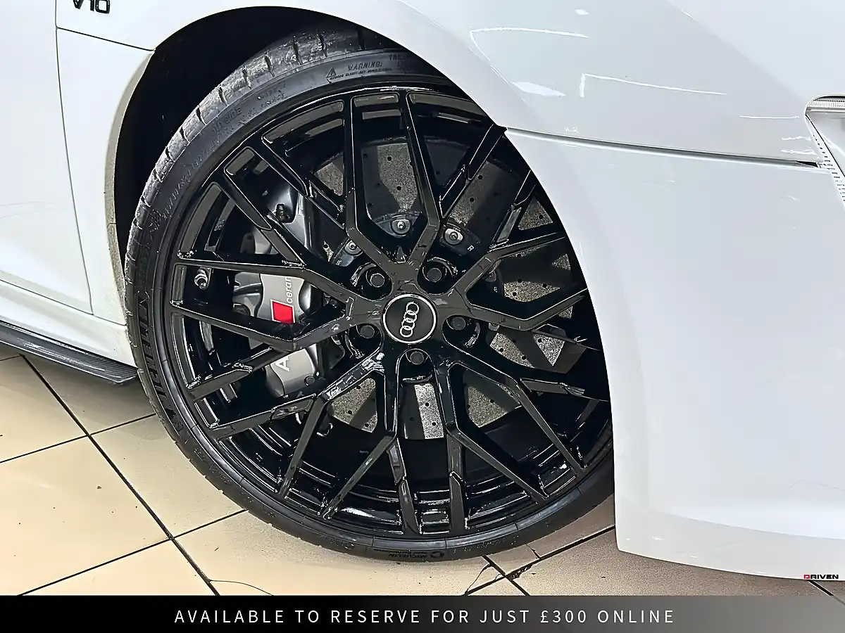 Used 2018 Audi R8 Plus Spyder S Tronic Quattro White - Interior and Exterior details 14