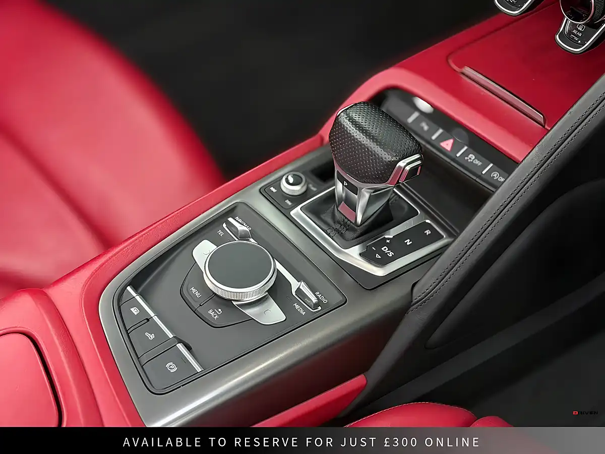 Used 2018 Audi R8 Spyder White - Interior and Exterior details 16