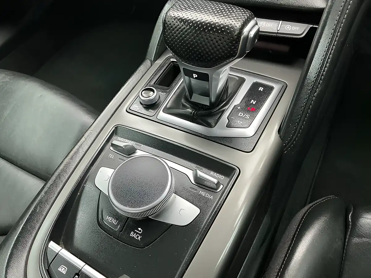 Used 2018 Audi R8 Spyder Yellow - Interior and Exterior details 19