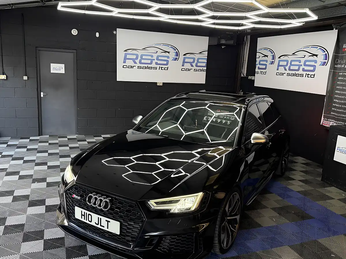Used 2018 Audi RS4 Avant Black - Interior and Exterior details 17