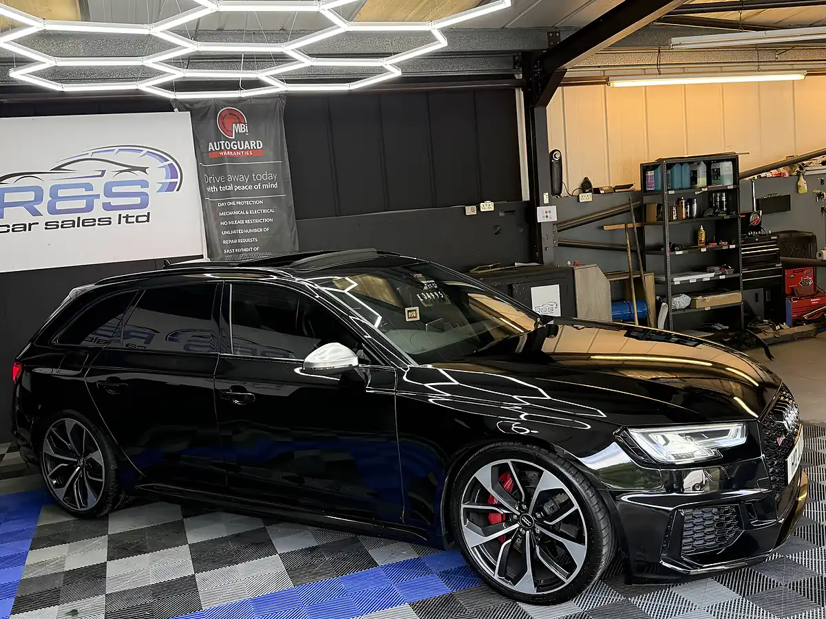 Used 2018 Audi RS4 Avant Black - Interior and Exterior details 9