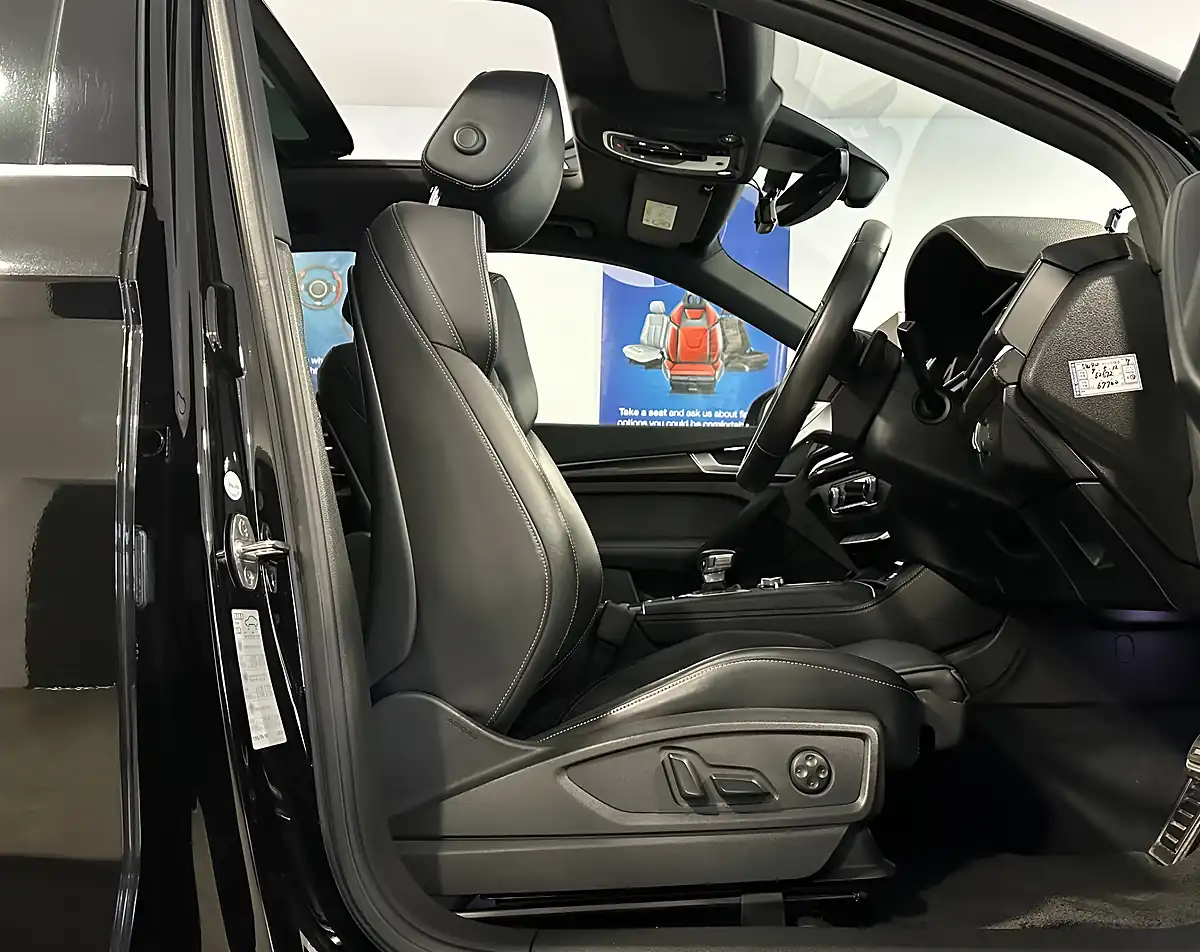 Used 2018 Audi SQ5 Brilliant Black - Interior and Exterior details 3