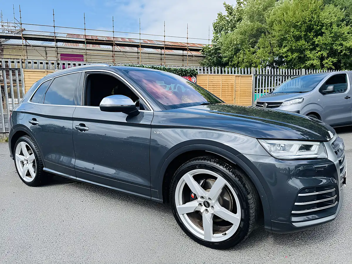Used 2018 Audi SQ5 Grey - Front View