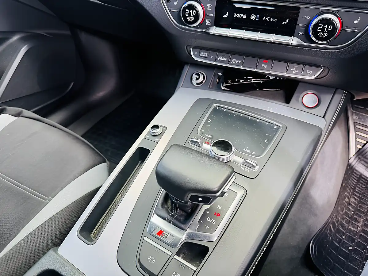 Used 2018 Audi SQ5 Grey - Interior and Exterior details 9
