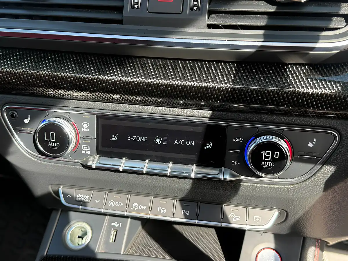 Used 2018 Audi SQ5 Silver - Interior and Exterior details 17