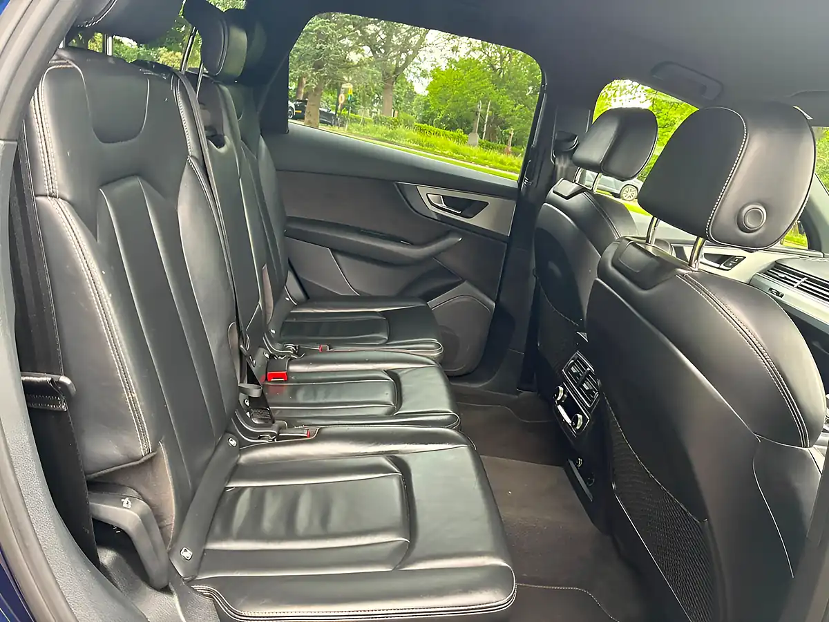 Used 2018 Audi Sq7 Blue - Interior and Exterior details 11