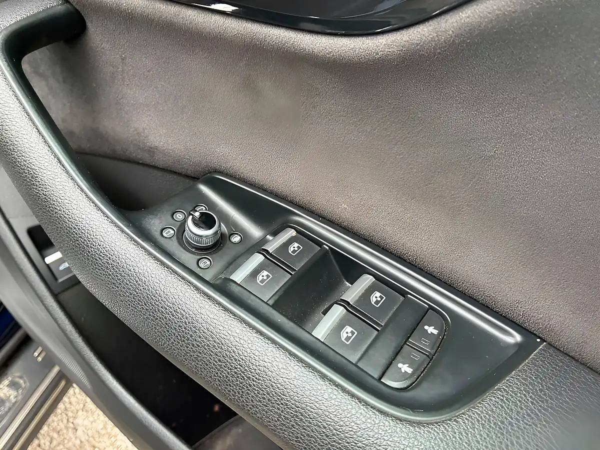 Used 2018 Audi Sq7 Blue - Interior and Exterior details 12