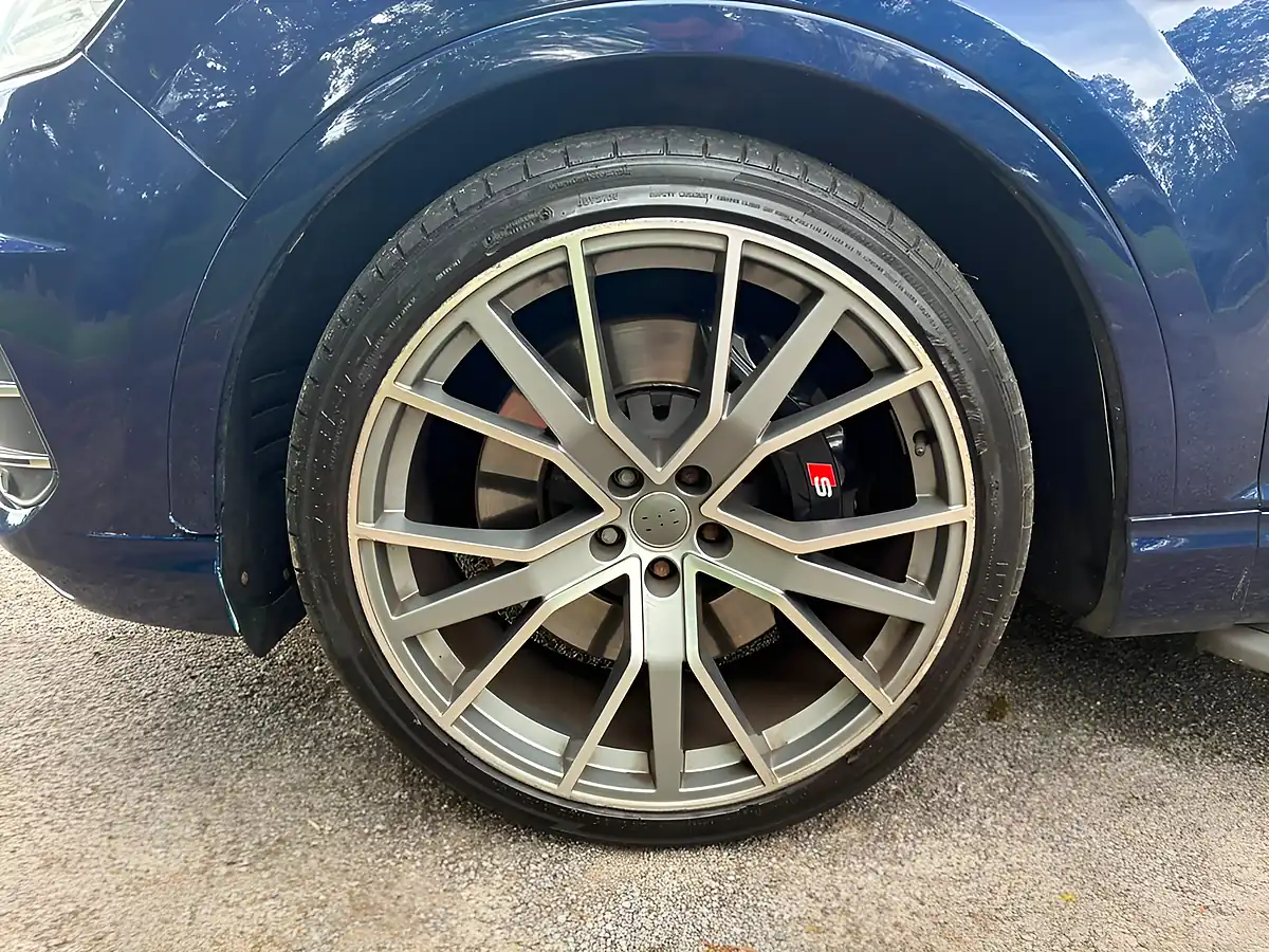 Used 2018 Audi Sq7 Blue - Interior and Exterior details 20