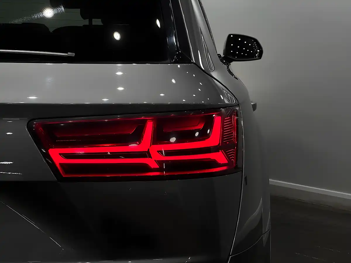 Used 2018 Audi SQ7 Grey - Interior and Exterior details 12