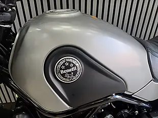 Used 2018 Benelli Leoncino Silver - Interior and Exterior details 11