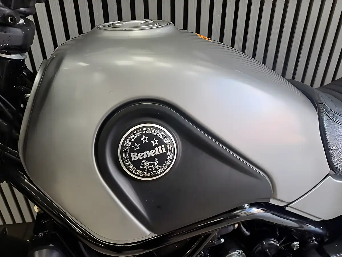 Used 2018 Benelli Leoncino Silver - Interior and Exterior details 11