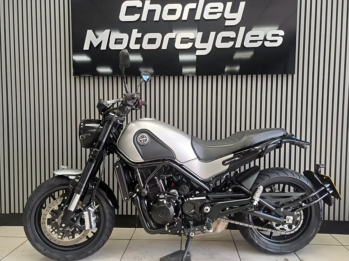 Used 2018 Benelli Leoncino Silver - Interior and Exterior details 2