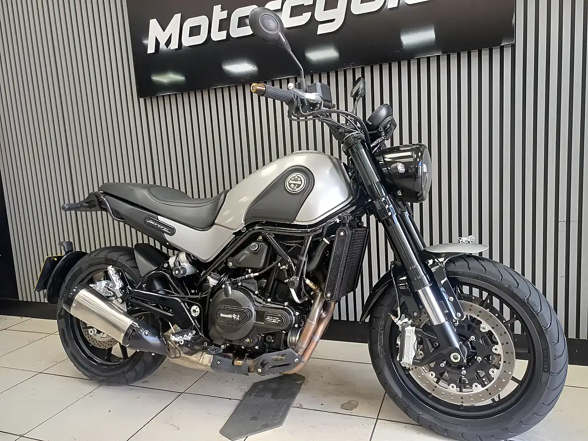 Used 2018 Benelli Leoncino Silver - Interior and Exterior details 5