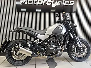 Used 2018 Benelli Leoncino Silver - Interior and Exterior details 6