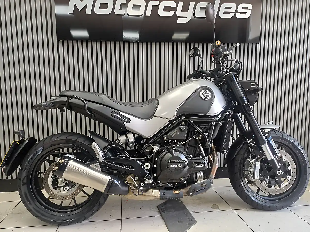 Used 2018 Benelli Leoncino Silver - Interior and Exterior details 6