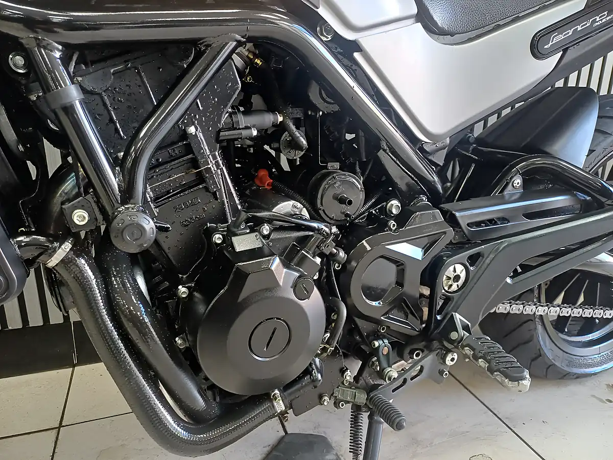 Used 2018 Benelli Leoncino Silver - Interior and Exterior details 7
