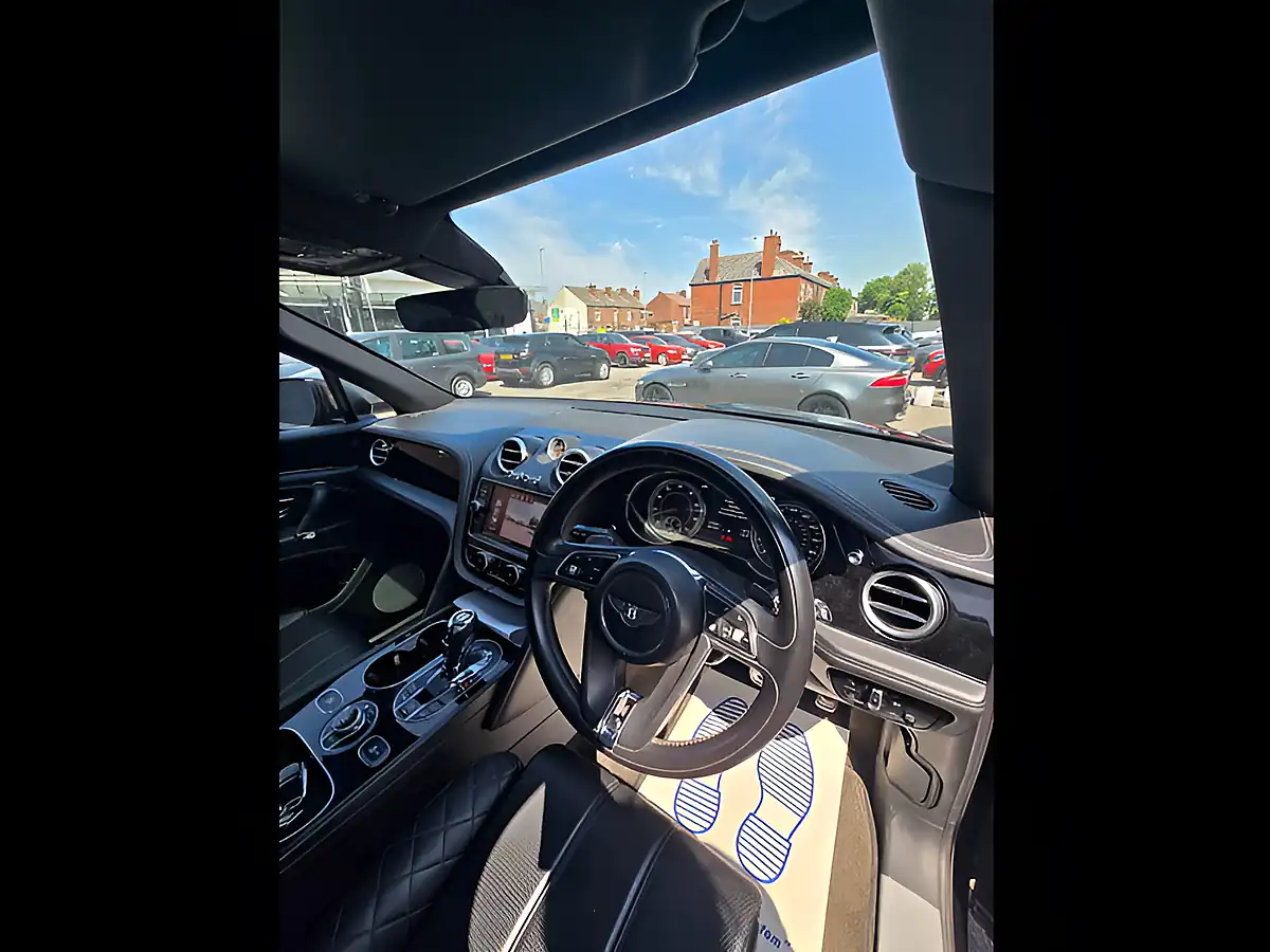 Used 2018 Bentley Bentayga Black - Interior and Exterior details 13