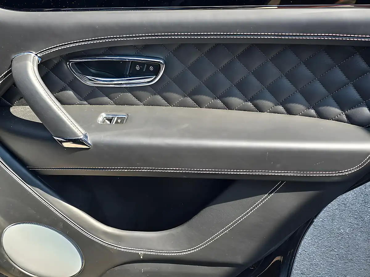 Used 2018 Bentley Bentayga Black - Interior and Exterior details 15