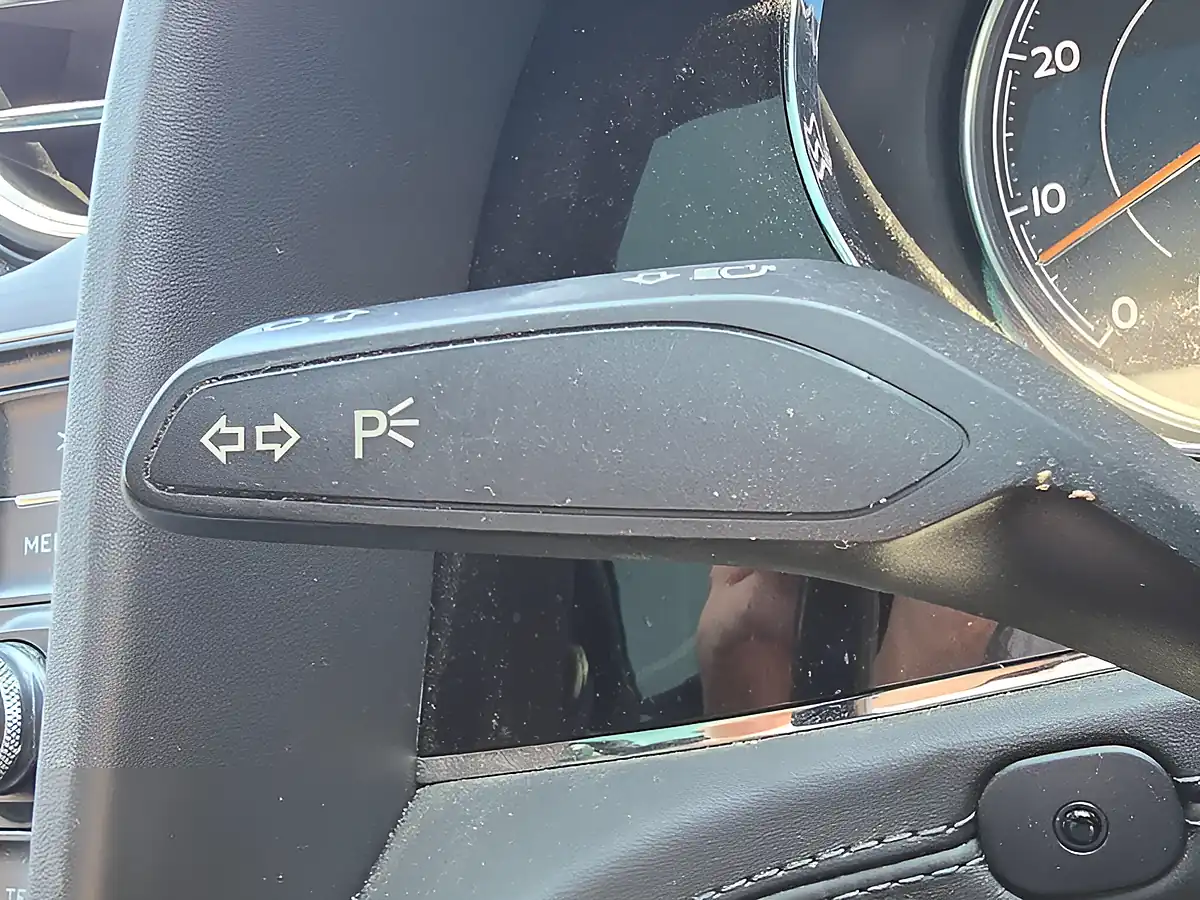 Used 2018 Bentley Bentayga Black - Interior and Exterior details 17