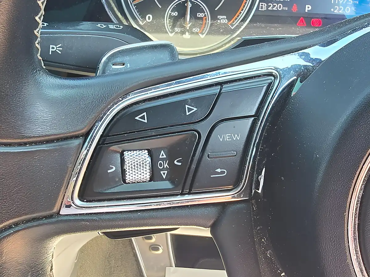 Used 2018 Bentley Bentayga Black - Interior and Exterior details 18