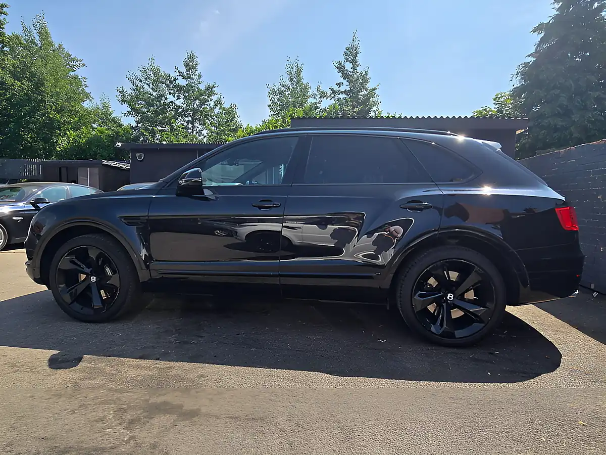 Used 2018 Bentley Bentayga Black - Interior and Exterior details 6