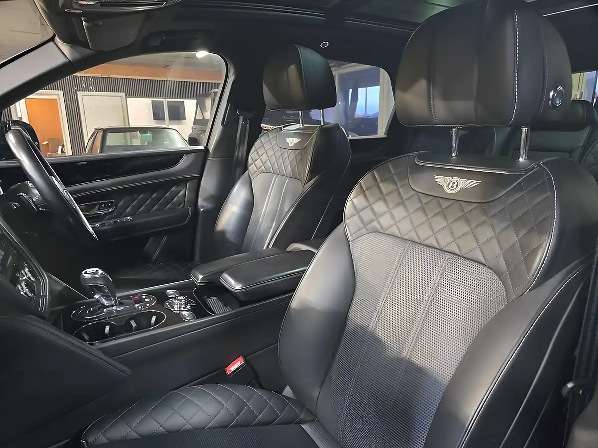 Used 2018 Bentley Bentayga Mulliner Driving Specification Black - Interior and Exterior details 10