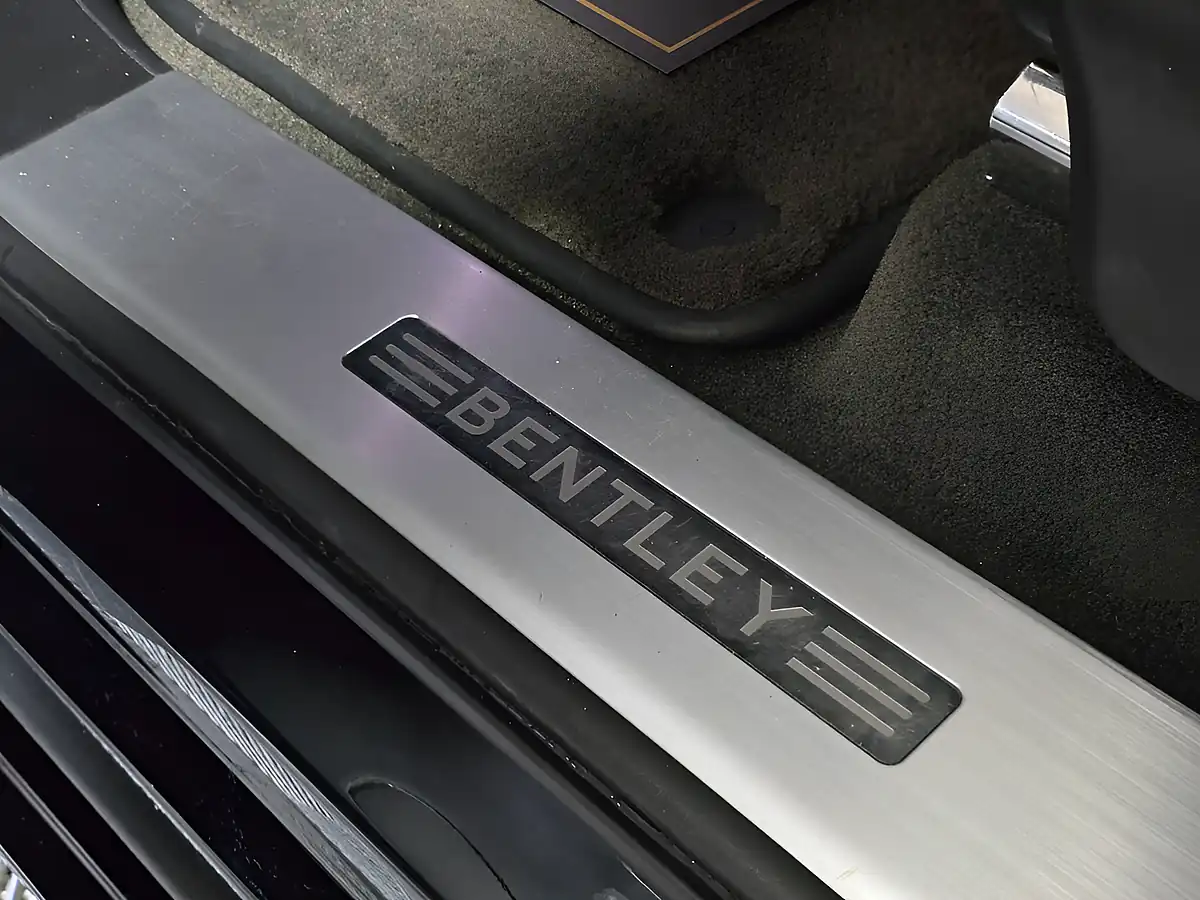Used 2018 Bentley Bentayga Mulliner Driving Specification Black - Interior and Exterior details 12