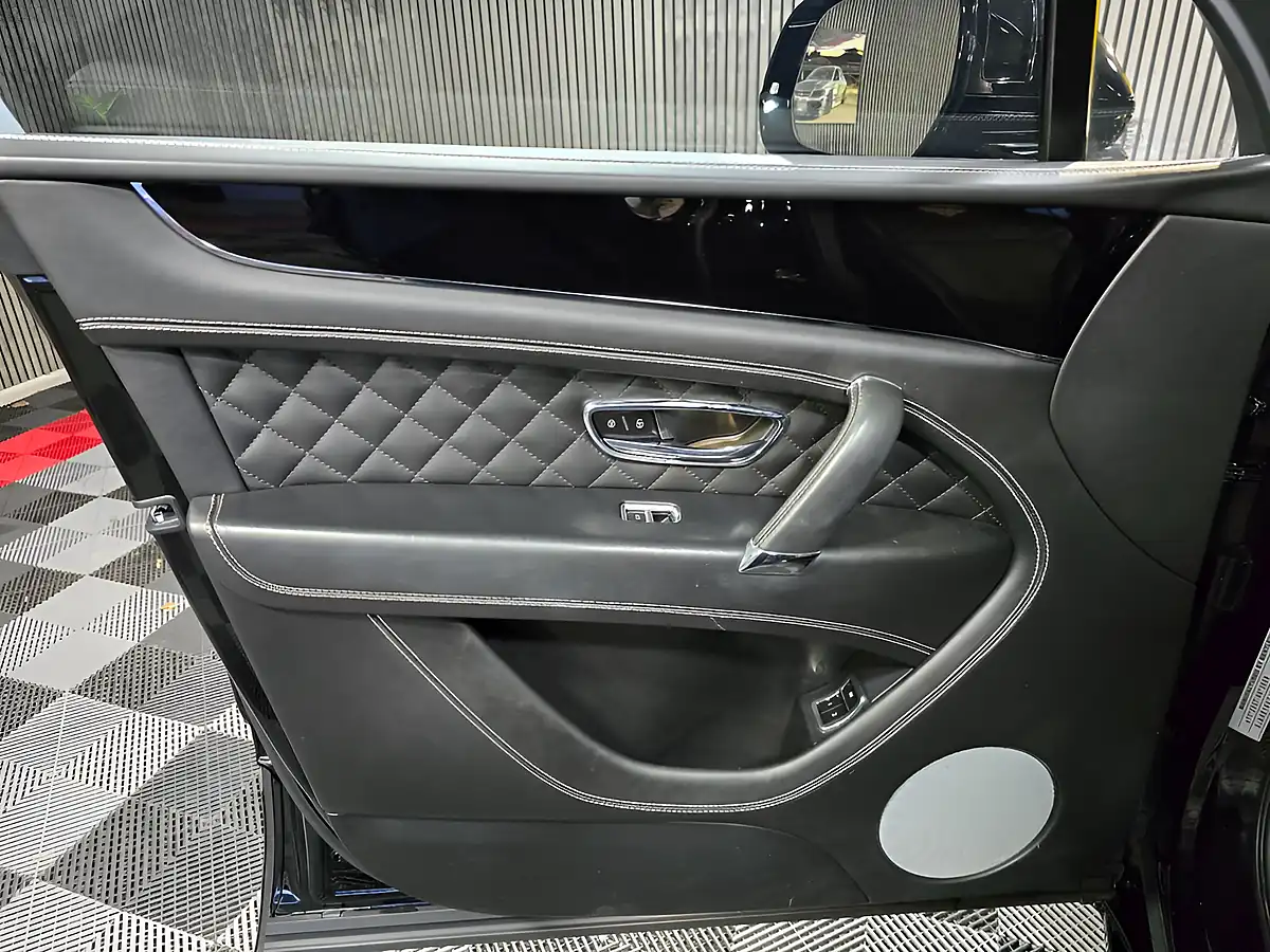 Used 2018 Bentley Bentayga Mulliner Driving Specification Black - Interior and Exterior details 14