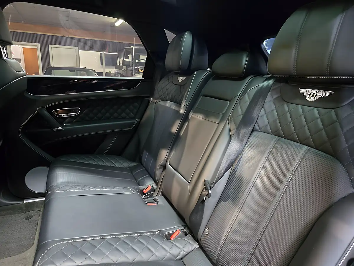 Used 2018 Bentley Bentayga Mulliner Driving Specification Black - Interior and Exterior details 15