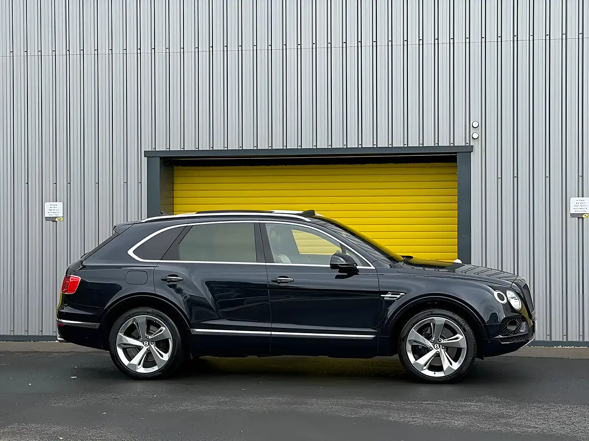 Used 2018 Bentley Bentayga Touring Blue - Interior and Exterior details 6
