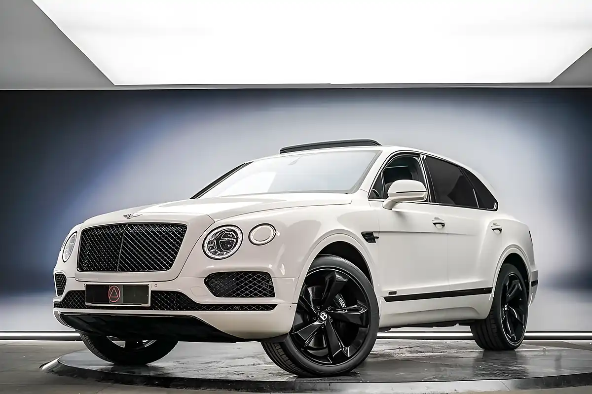 Used 2018 Bentley Bentayga White - Front View