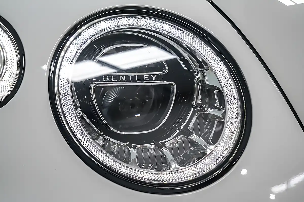 Used 2018 Bentley Bentayga White - Interior and Exterior details 12
