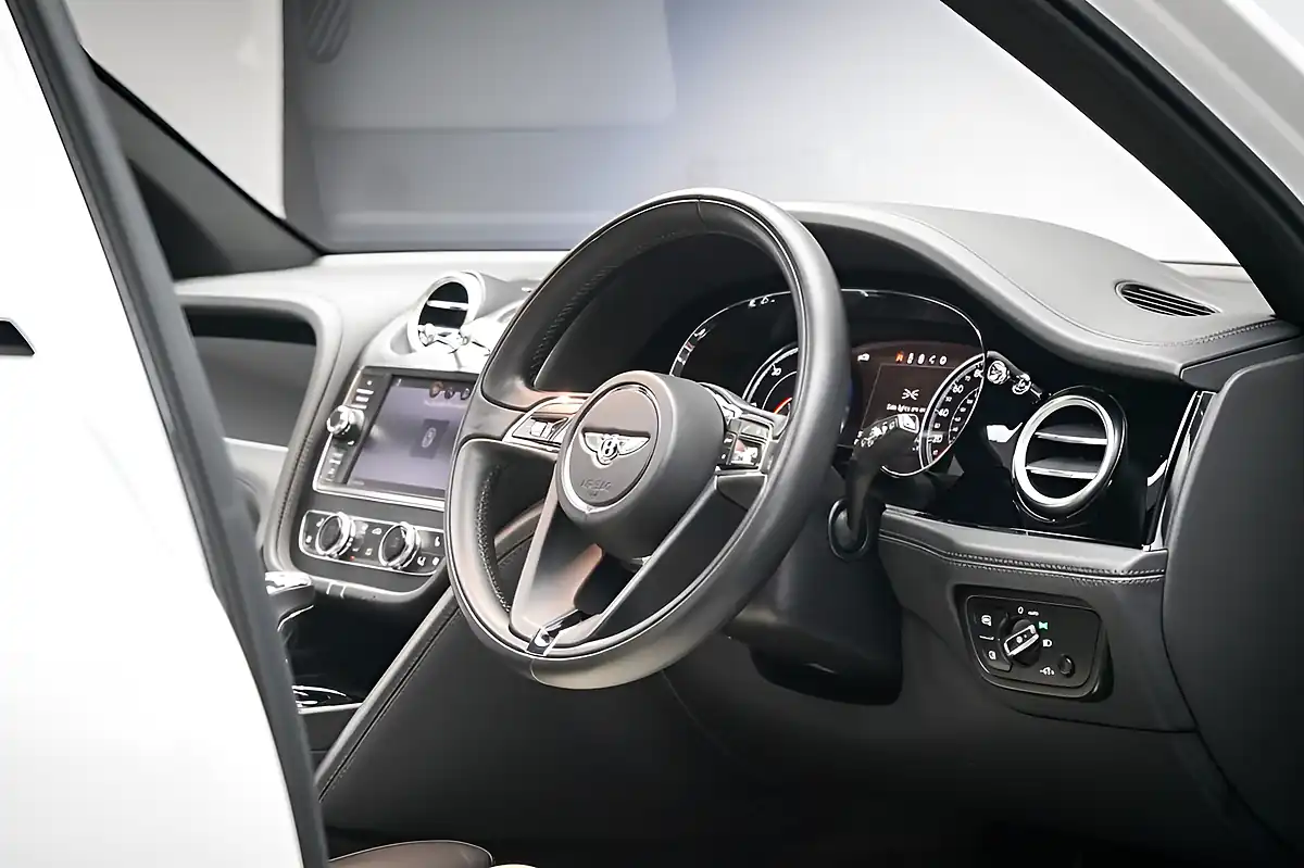 Used 2018 Bentley Bentayga White - Interior and Exterior details 14