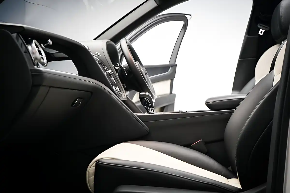 Used 2018 Bentley Bentayga White - Interior and Exterior details 15