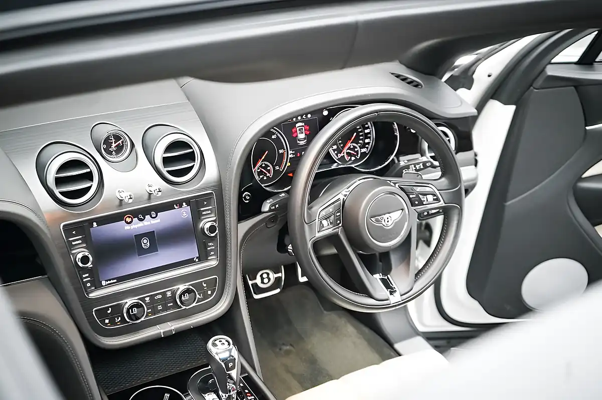 Used 2018 Bentley Bentayga White - Interior and Exterior details 17