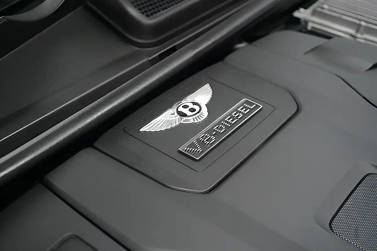 Used 2018 Bentley Bentayga White - Interior and Exterior details 18